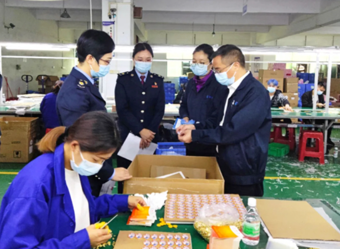 冬奧紀(jì)念品熱銷(xiāo)